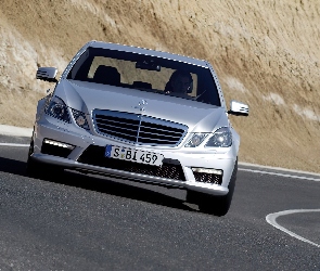 Mercedes E63, Trakcji, Kontrola