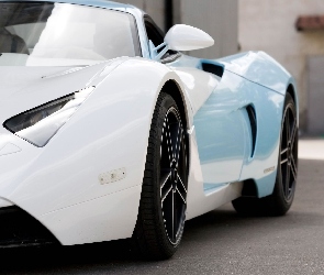 Linia, Nadwozia, Marussia B1