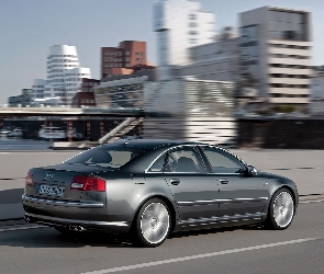 Audi S8