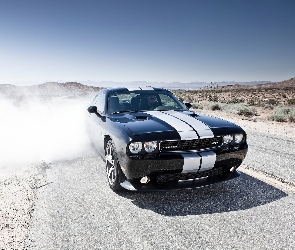 Pali, Gumę, Dodge Challenger STR8