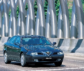 Alfa Romeo 166