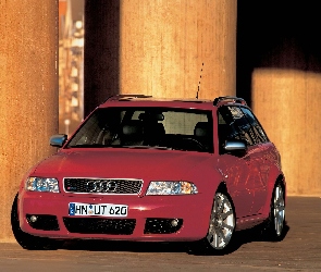 Audi RS4, Avant, Czerwone
