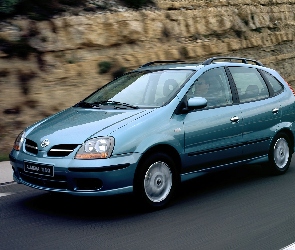 Nissan Almera Tino