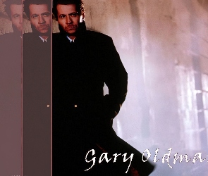 czarny płaszcz, Gary Oldman