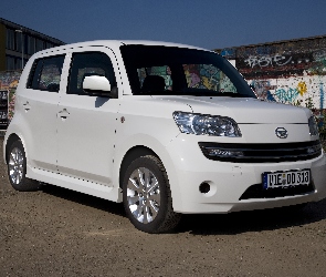 Daihatsu Materia, Style, Dubaj