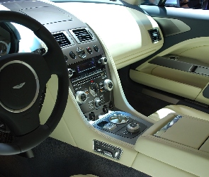 Aston Martin Rapide, Konsola