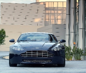 Przód, Aston Martin AMV8