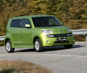 Daihatsu Materia, Zakręt