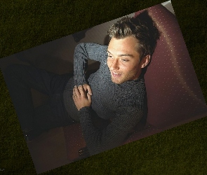Jude Law, złożone ręce
