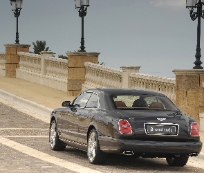 Bentley Brooklands, Tył