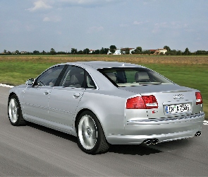 Audi S8