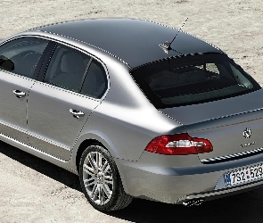 Skoda Superb, Sedan, Srebrny