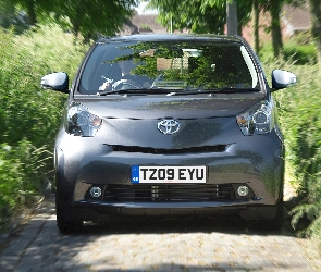 Halogeny, Toyota iQ, Przód