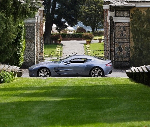 Aston Martin One-77, Linia, Bok