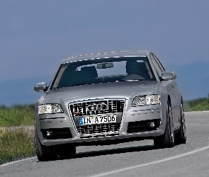 Srebrne, Audi S8