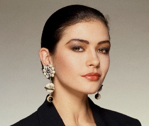 Catherine Zeta Jones, Kolczyki, Makijaż