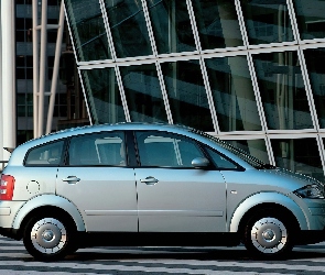 Audi A2, Prawy Bok