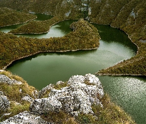 Skały, Rzeka