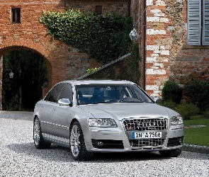 D3, Audi A8