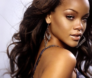 Rihanna, Piosenkarka, Twarz