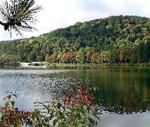 Most, Góry, Rzeka