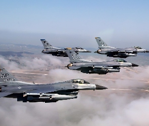 Myśliwców, F-16, Eskadra