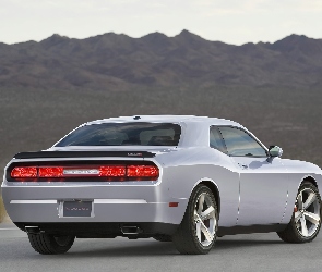 Biały, Dodge Challenger SRT8