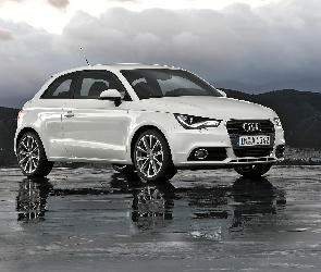 Białe, Audi A1
