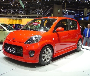 Daihatsu Sirion, Modelu, Prezentacja, Nowego