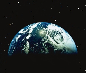 Ziemia, Kosmos
