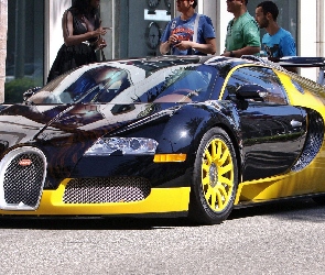Granatowy, Bugatti Veyron, Żółto