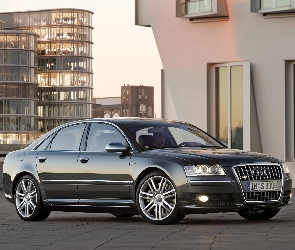 Audi S8