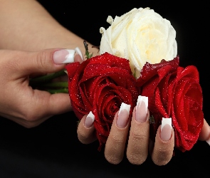 Dłonie, Róże