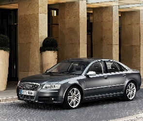 Audi S8, Quatro