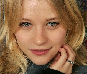 Emilie De Ravin