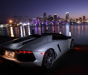 Drapacze Chmur, Noc, Lamborghini