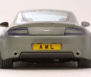 Aston Martin V8 Vantage, Tył