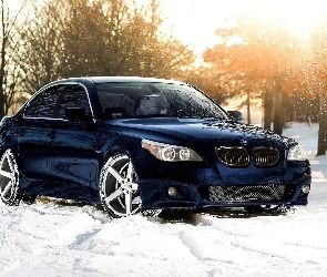 Drzewa, Śnieg, Samochód, Granatowy, BMW, M5