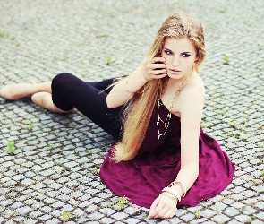 Kobieta, Blondynka, Zamyślona