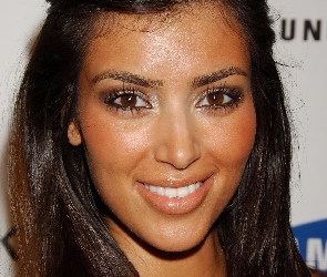 Kim Kardashian, usta zęby, Kobieta