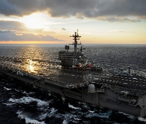 USS George H. W. Bush, Zachód Słońca, Lotniskowiec