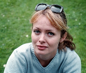 Niebieski, Okulary, Czarne, Sweter, Izabella Scorupco