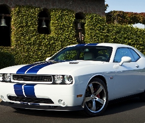 Dom, Dodge Challenger SRT8