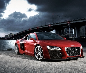 Chmury, Most, Audi R8