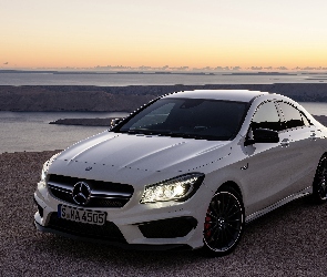 Mercedes Benz CLA 45 AMG