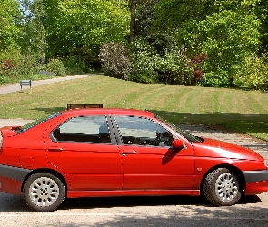 Alfa Romeo 146, Prawy, Bok