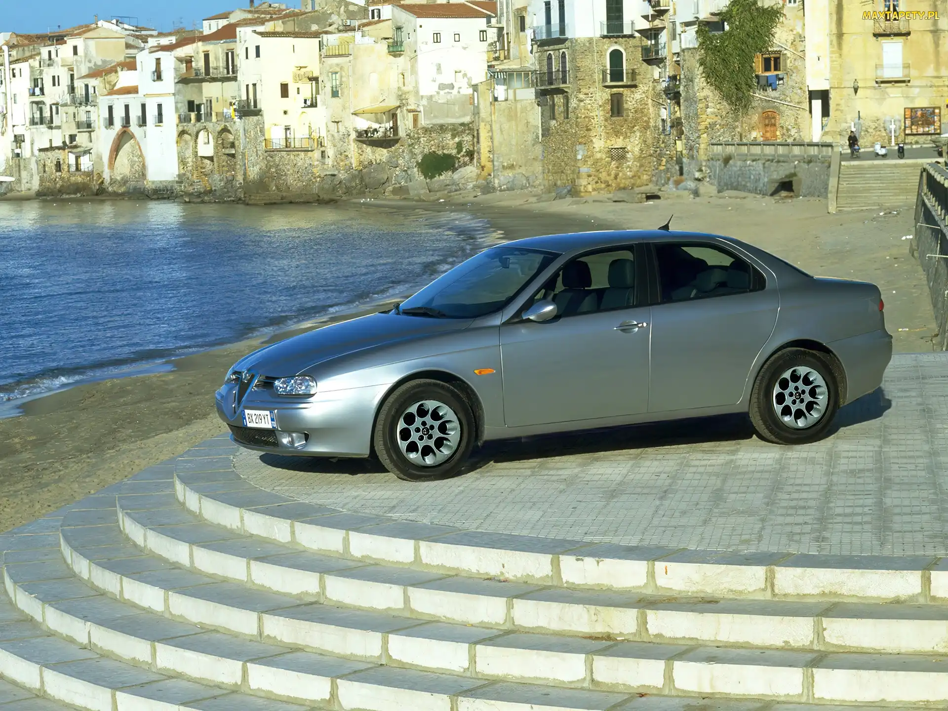 Plaża, Kamienice, Alfa Romeo 156