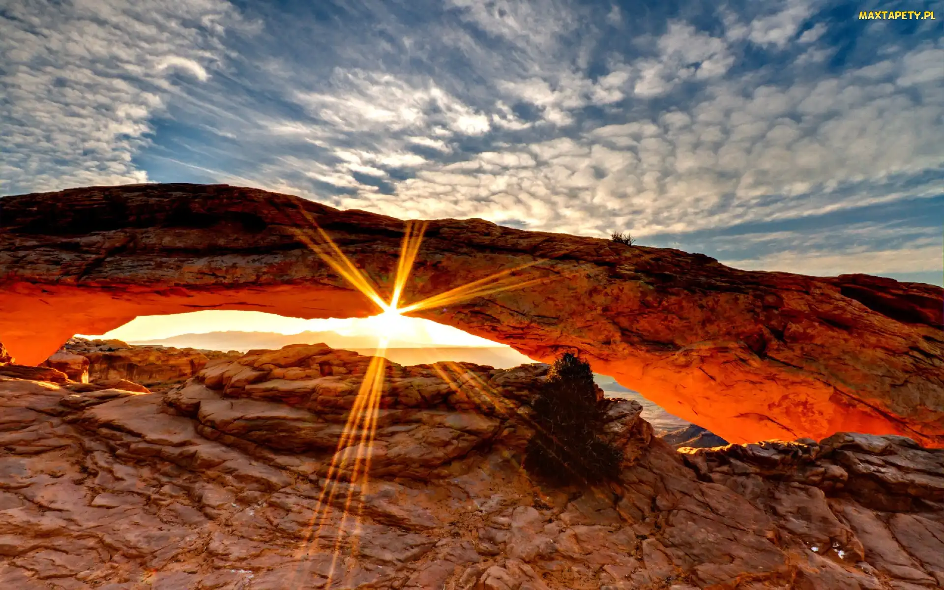 Łuk, Promienie słońca, Skały, Park Narodowy Canyonlands, Stan Utah, Mesa Arch, Stany Zjednoczone, Wschód