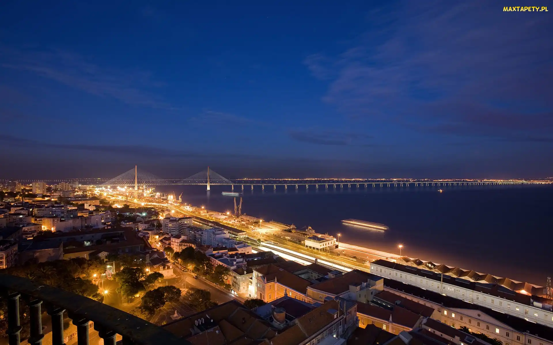 Rzeka, Miasto, Most