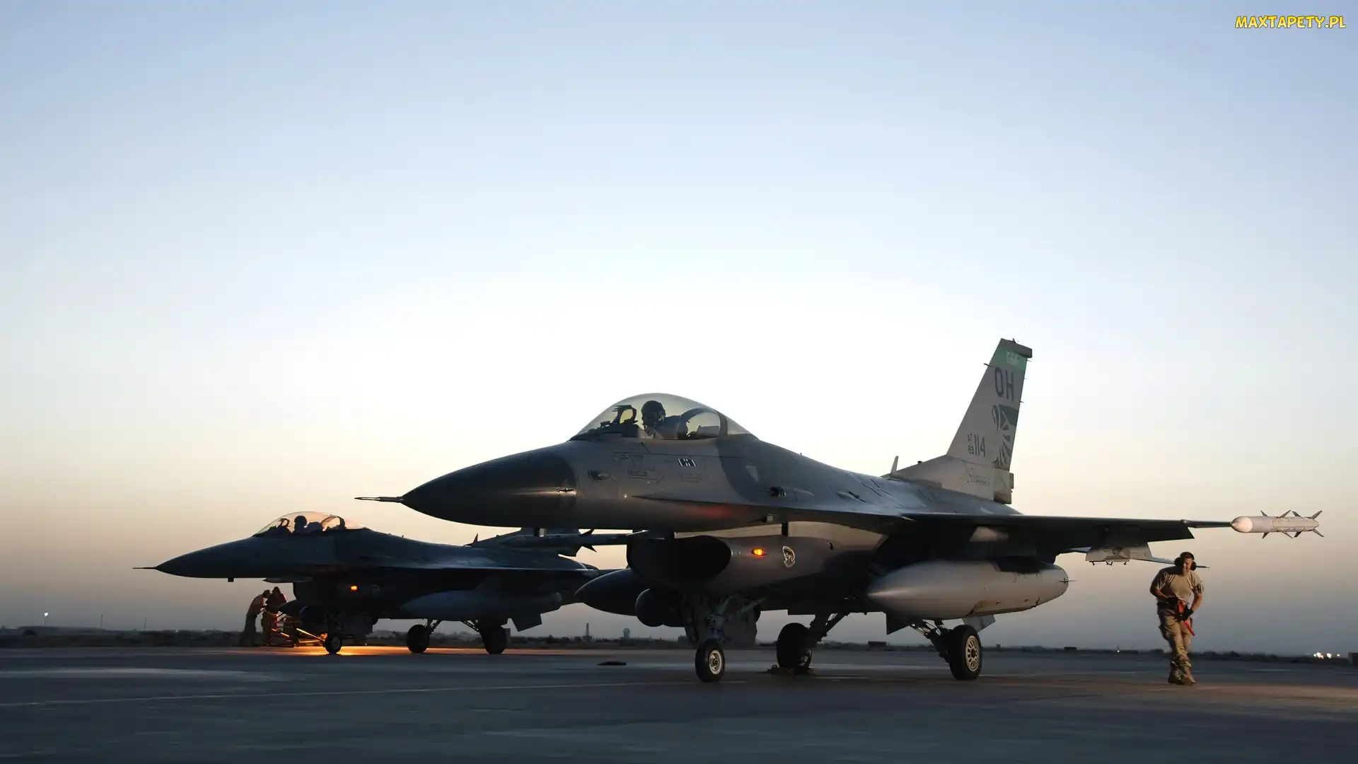 Myśliwce, Lotnisko, F-16